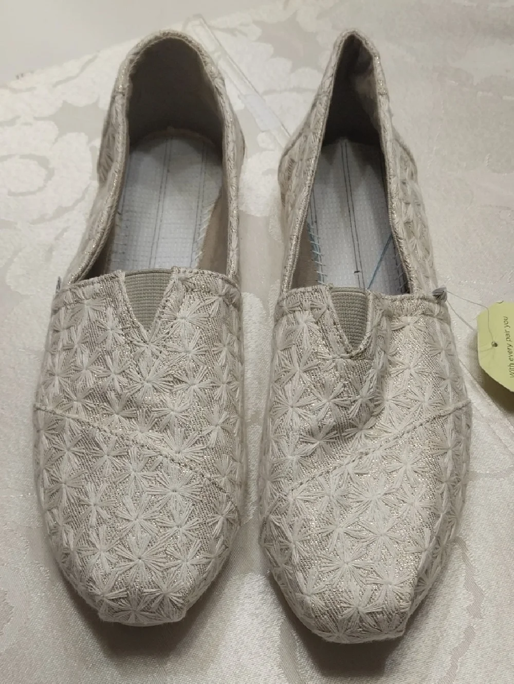 Tom's NWT Women's Natural Daisy Metallic Classic Slip-on Shoes Size 10 M Cream